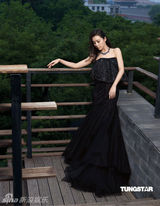 幻灯图：张静初登时尚婚庆杂志 多款名牌简约高雅 