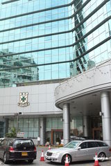 李嘉欣被曝凌晨秘密入院 许晋亨神情紧张(组图)