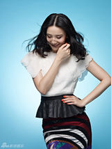 组图：小宋佳与金毛犬拍封面 俏皮清新迎新年