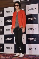 组图：金荷娜车太贤等助阵韩片《委托人》VIP首映式