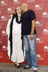 高清图：影片《激情》记者会 克里斯蒂安娜大派香吻