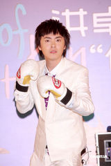 幻灯图：阿娇(钟欣桐)为洪卓立音乐会打气 力挺好友阿Sa(蔡卓妍)