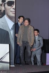 高清图：李政宰新片试映 宋智孝河智苑红毯斗艳