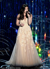 组图：伊迪娜-梅泽尔演唱《let it go》