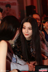 组图：范冰冰助阵COOLGUY 遇痴情粉丝胸前签名