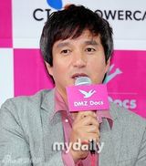 组图：朴赞京等出席韩国纪录片电影节发布会