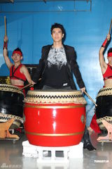 组图：王力宏个唱彩排击鼓呐喊 全员“火力全开”