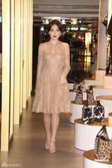 组图：Baby笑称黄晓明肌肉照似PS 陈妍希性感