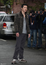 组图：韩星权相佑(权相宇)郑丽苑新片《疼痛》公开探班