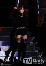 组图：群星齐聚开唱献爱心 BEG等性感助阵