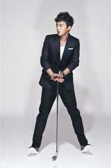 组图：叶祖新曝光写真尽显绅士魅力