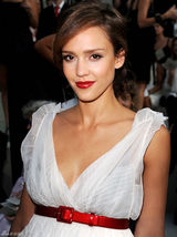 幻灯图集：杰西卡-阿尔芭白裙秀女人味 和伊万同台