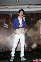 组图：光良举办新专辑发片记者会 张信哲站台