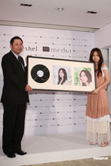 组图：陈绮贞望带妈妈欧游 预计延迟至明年出专辑