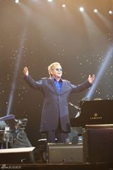组图：埃尔顿-约翰上海开唱 唱尽50年经典