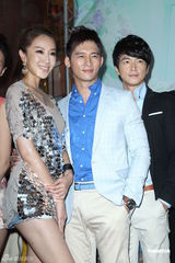 组图：隋棠出席影迷签书会 看淡感情不过情人节