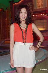 组图：《变身男女Chok》再录影 官恩娜胡定欣亮相