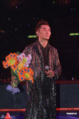 高清图：郑伊健个唱感谢蒙嘉慧 四度返场唱到哭