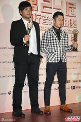 组图：暗黑白领阶级获最佳客语专辑奖 淡定自若