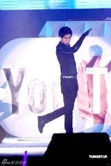 幻灯组图：萧敬腾着铆钉皮衣献唱 卢广仲瑶瑶泯恩仇