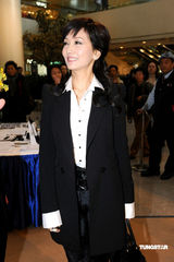 幻灯图：朱玲玲开摄影展 没听说儿子要与郭晶晶结婚