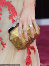 组图：露易丝-罗绣花纱裙美艳亮相奥斯卡红毯