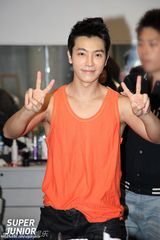 高清组图：SJ-M南京歌友会火爆 成员秀剪刀手