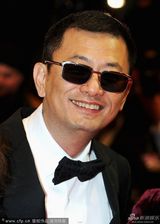 组图：《副作用》首映 王家卫携妻子助阵