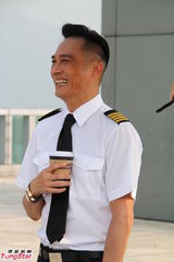 组图：胡杏儿拒谈黄宗泽 看好马国明夺视帝