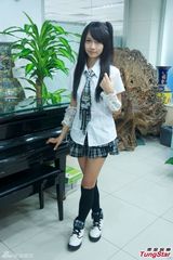 组图：许雅涵台北多语开唱秀主持功力