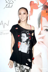 幻灯组图：关颖夜店首唱热舞新专辑 拍MV紧张没食欲