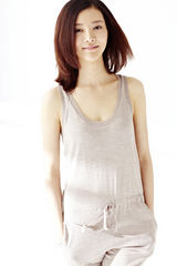 组图：车晓冬日写真薄衣清新  恬静笑容倍感温暖