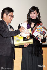 幻灯图集：周慧敏热衷慈善 高贵优雅不失性感