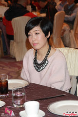 组图：TVB庆功宴大派红包 陈百祥无惧狗仔队