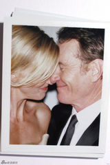 组图：金球奖后台大头照 获奖者卖萌开心留影