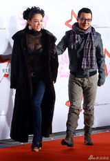 组图：众星齐聚千易周年庆 刘烨吻爱妻宁静爆乳