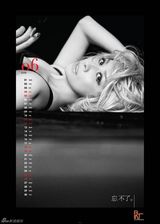 高清组图：刘嘉玲2011年历曝光 成熟性感金发烟熏妆