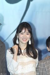 高清组图：宋慧乔透视装宣传新剧 赵仁成帅气