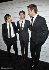 国家评论协会奖晚宴 贝尔和阿弗莱克夫妇亮相(组图)