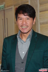 组图：张家辉难忘昔日受训点滴 行军礼显帅气