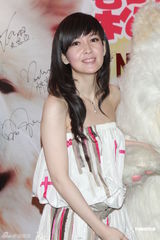 组图：周慧敏长裙飘逸淑女依旧 首度配音体验奇特