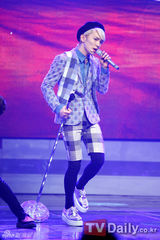 组图：韩女团舞台装尺度无下限 薄纱透视露底