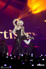 高清组图：蔡依林白发造型开唱 不介意和老外拍拖