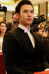 组图：蔡珩盛装出席电影发布会 新剧湖南卫视热播