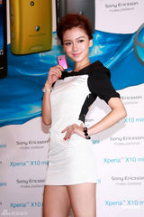 幻灯图：AngelaBaby性感露背 避谈恋情称与工作拍拖 