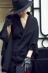 组图：许茹芸巴黎街拍 不同造型尽显天后气质