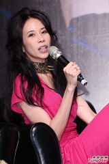 组图：莫文蔚出道20周年 有意计划世界巡演