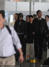 组图：黄晓明开车接Baby破传闻 机场约会被抓包