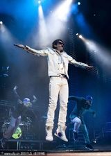 组图：贾斯汀-比伯个唱向杰克逊致敬 劲歌热舞卖萌