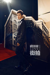 明星爱街拍盘点：那些美得不像话的逆光瞬间